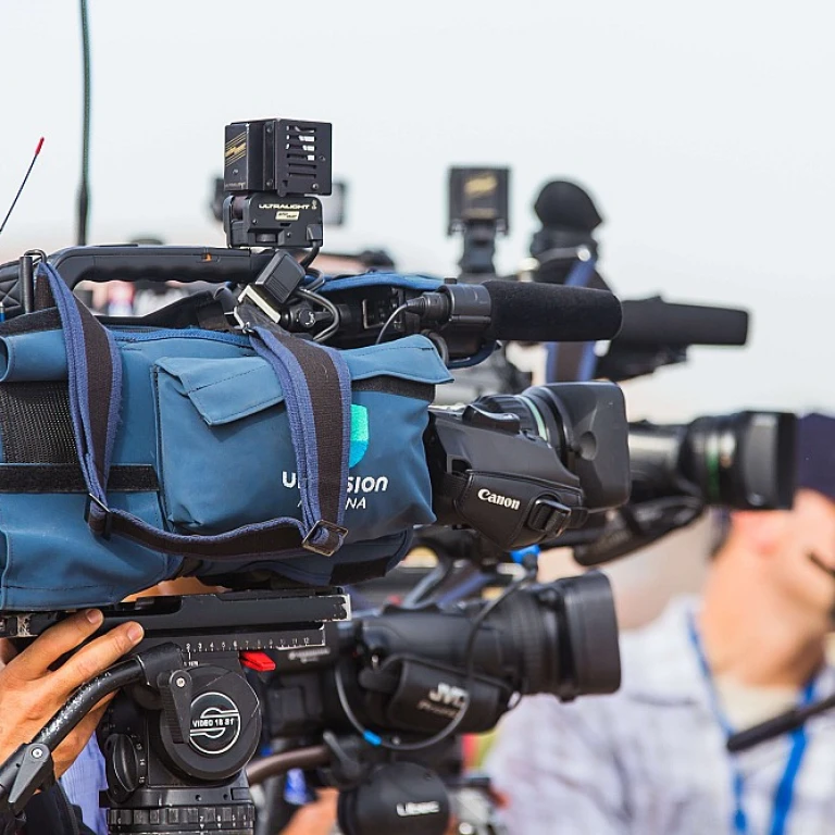 Immersion Relation Presse: Cultiver une Image de Marque Personnalisée et Impactante